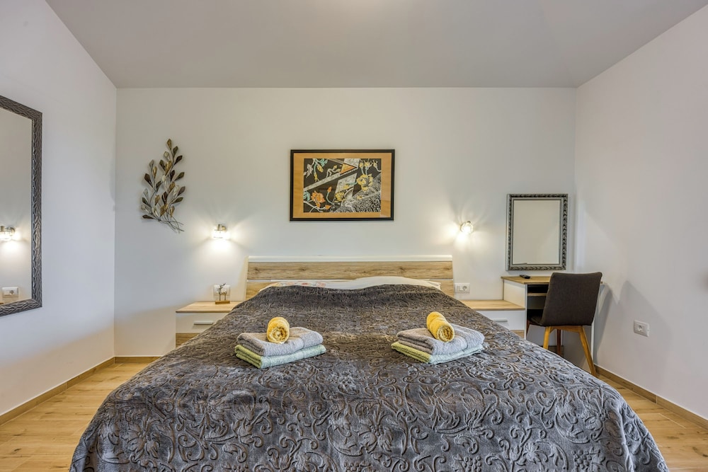 Family Villa, Multiple Bedrooms (Pool and Fun Villa Stella Klarici)