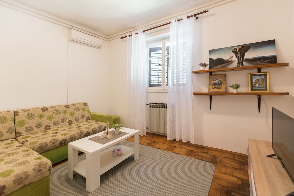 Apartment (One Bedroom Apartment with Terrace)