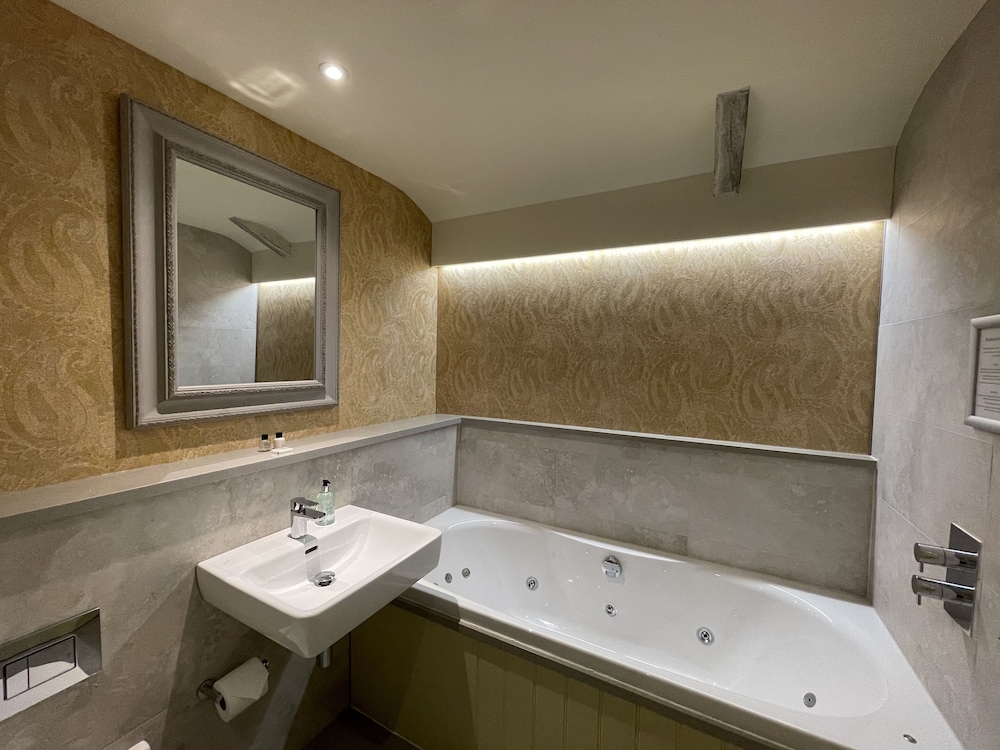Beech Suite - Photo 13