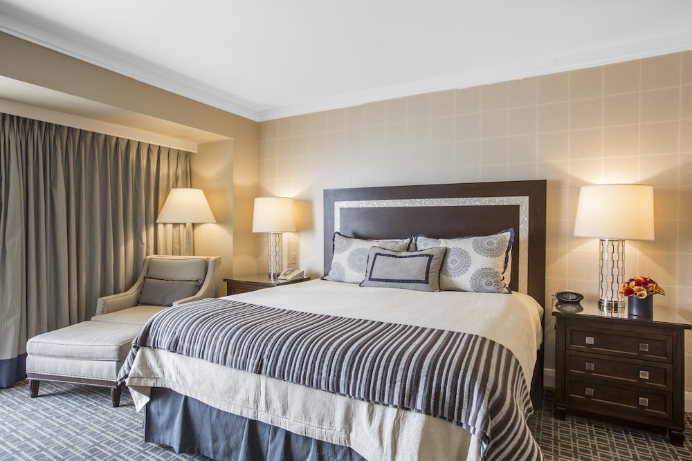 Club Room, 1 King Bed, Accessible