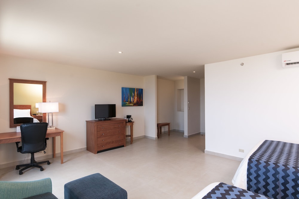 Standard Room, 2 Queen Beds (Extra Floor Space)