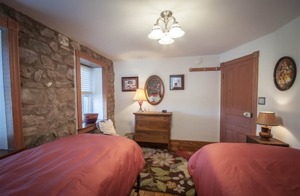 Rose Room (Private Bath) photo 2