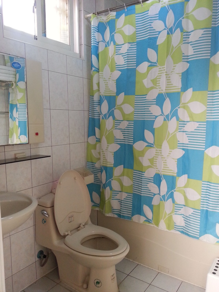 Gallery Double Room, 1 King Bed, Non Smoking photo 3