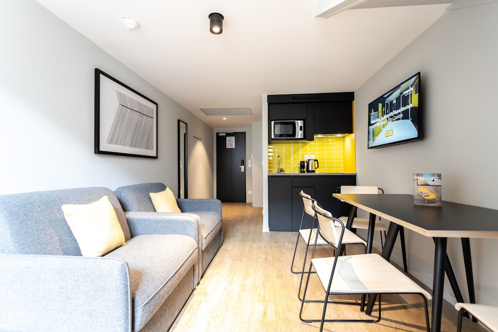 Studio Apartment Sleeps 4 - Photo 4