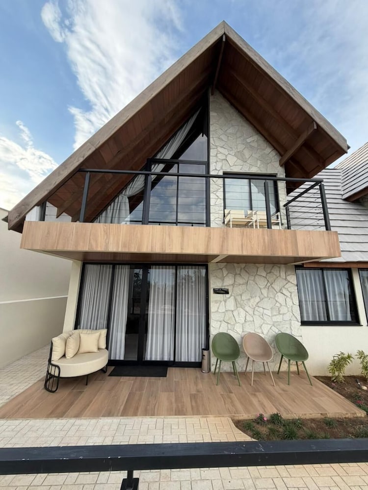 Family Chalet, 2 Bedrooms, Mountain View photo 1