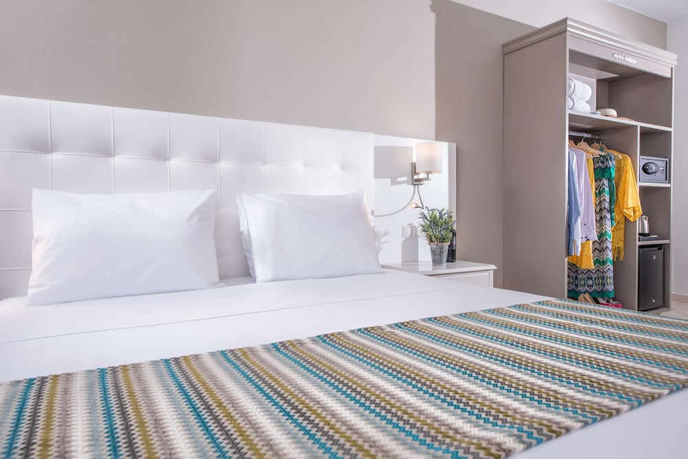 Standard Double or Twin Room, Sea View - Photo 6