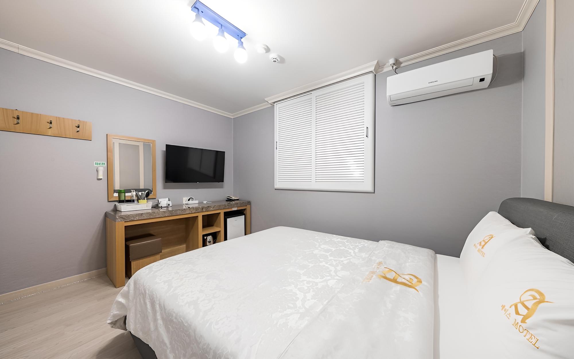 Room (Standard Room) - Photo 6