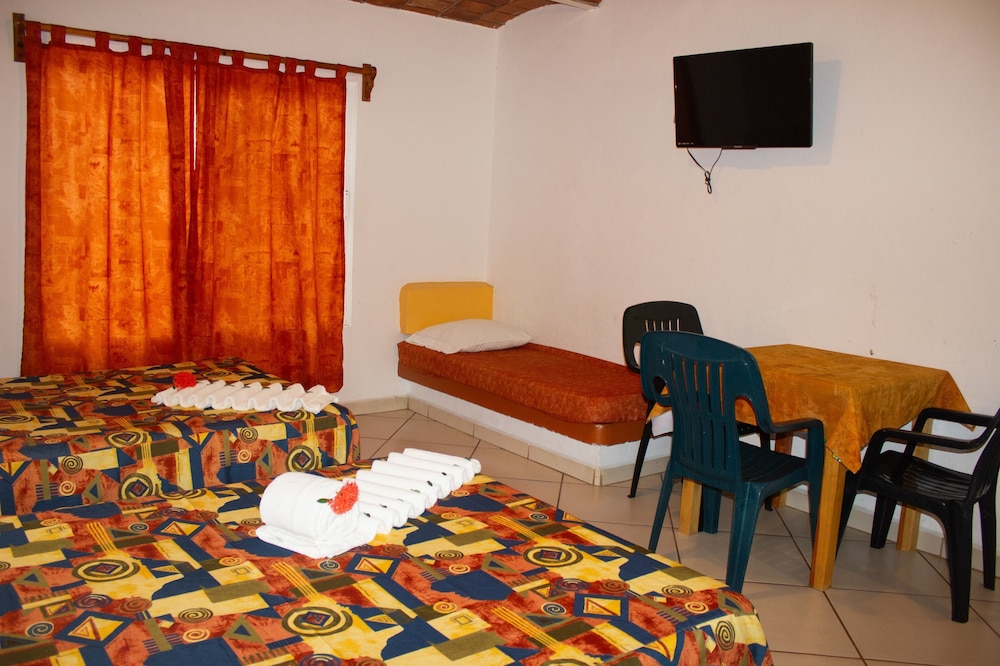 Economy Quadruple Room, Kitchenette photo 3
