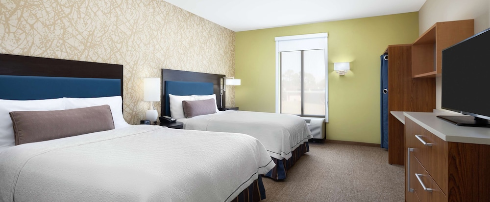 Suite, 2 Queen Beds, Accessible (Roll-in Shower)