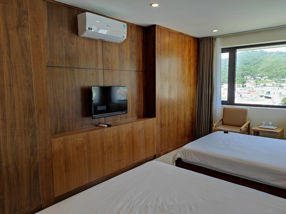 Deluxe Quadruple Room, Mountain View - Photo 3