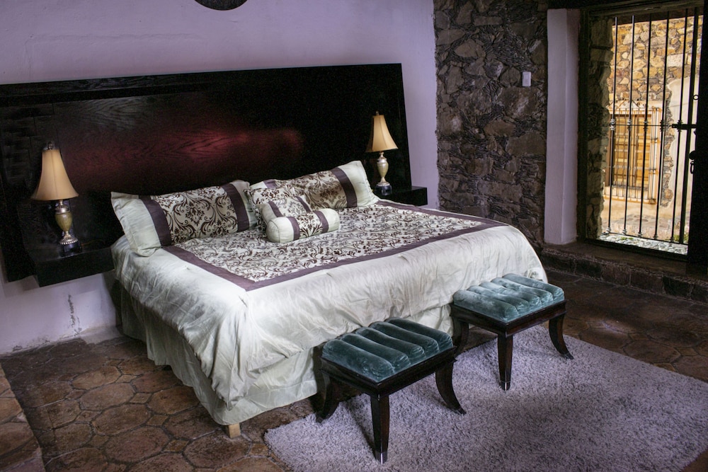 Deluxe Suite, 1 King Bed