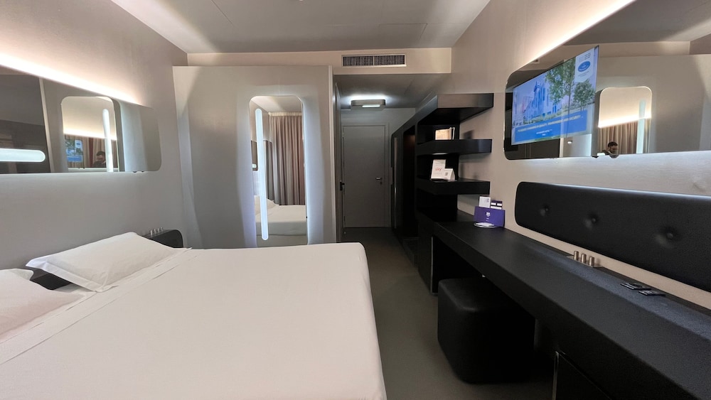 Classic Double or Twin Room, Ground Floor - Photo 4