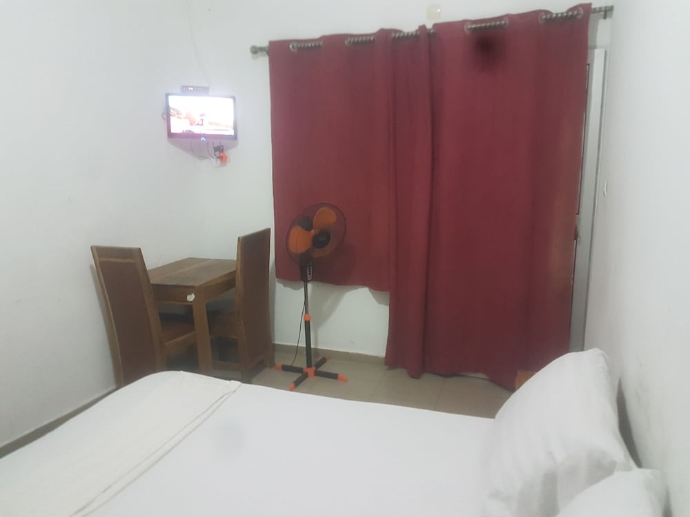 Basic Double Room, 1 Double Bed, Private Bathroom photo 2