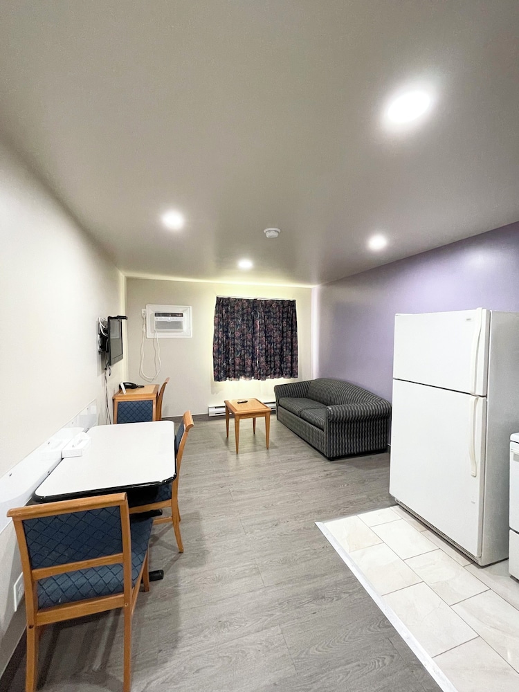 Room, 2 Queen Beds, Non Smoking (Efficiency) - Photo 5