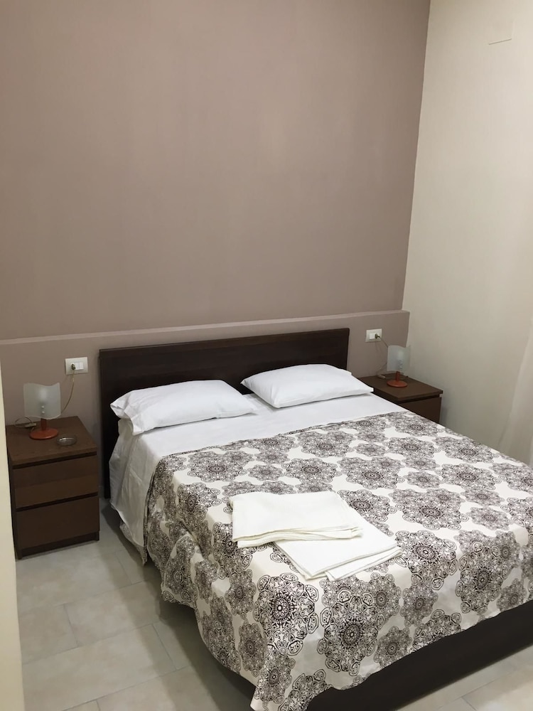 Basic Triple Room (Brown)