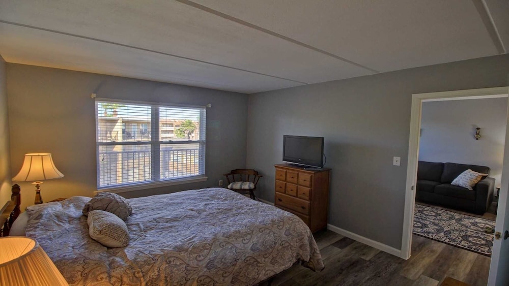 Condo, 2 Bedrooms