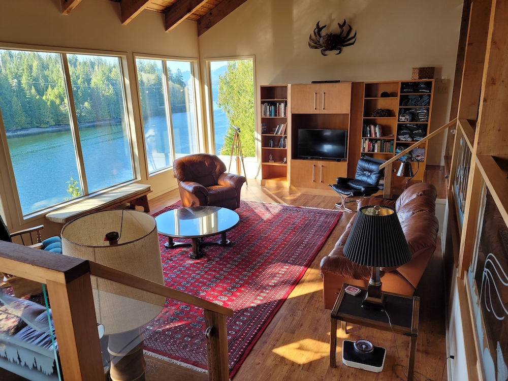 Upper Level (2 bedrooms with 2 full baths) photo 1