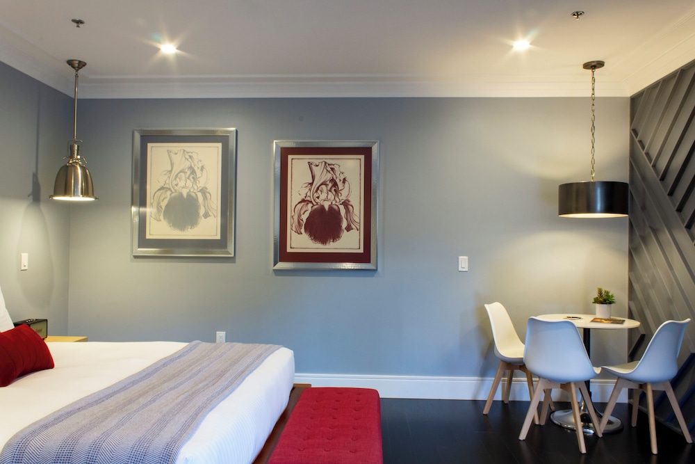 Deluxe Room, 1 King Bed photo 2