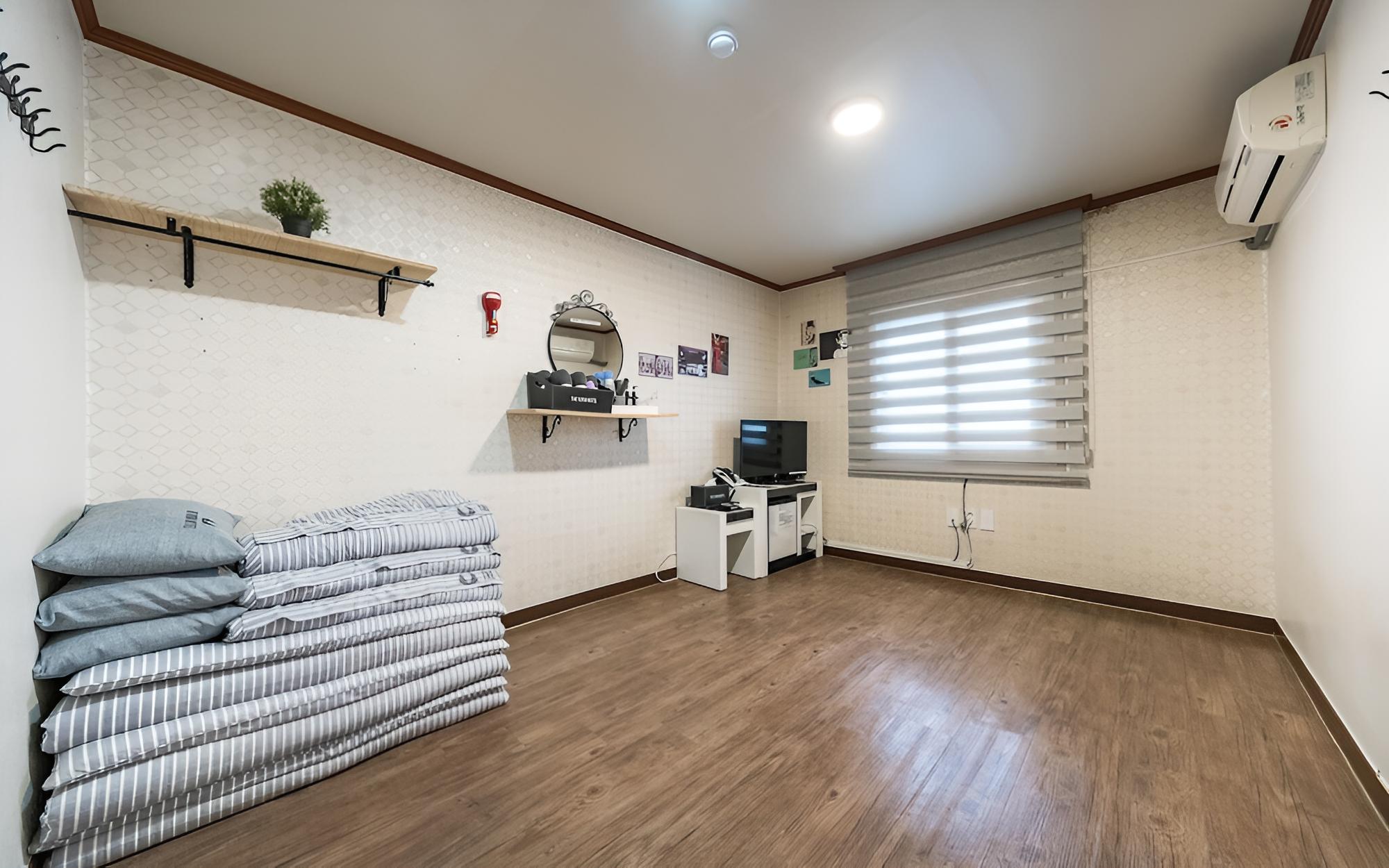 Room (3-person Ondol)