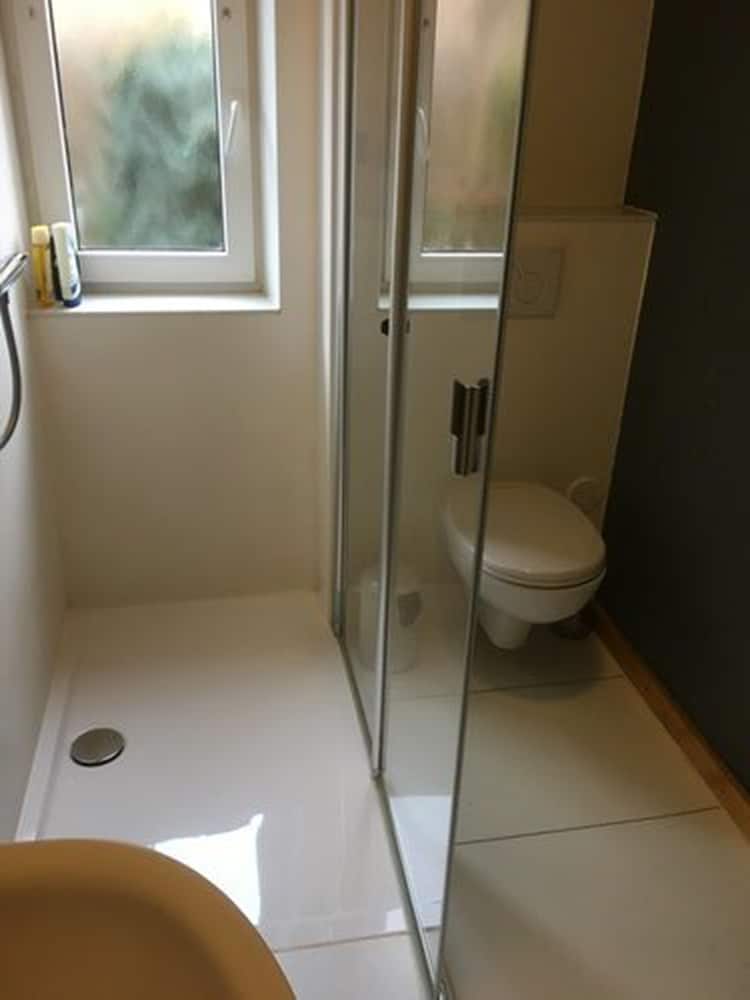 Single Room, Shared Bathroom photo 2