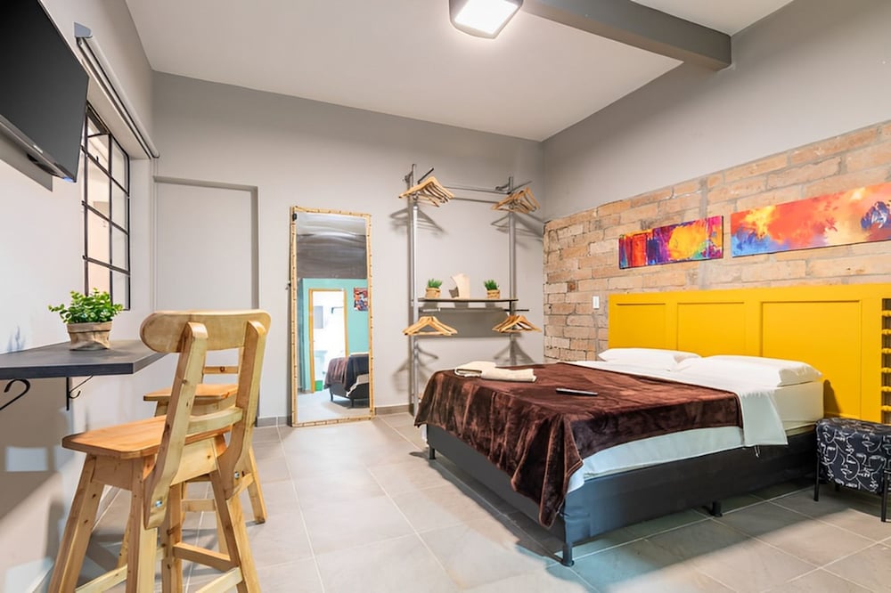 Standard Studio, 1 Queen Bed