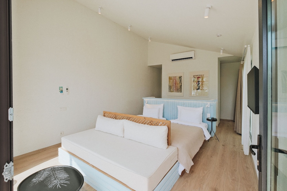 Junior Suite with Sea View - Photo 7
