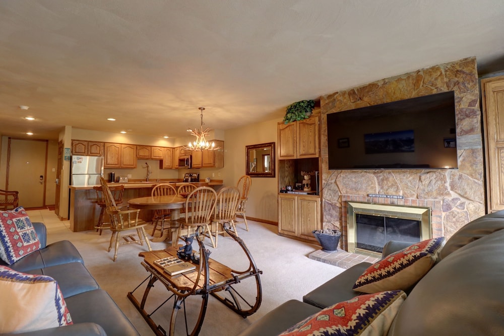 Condo, 2 Bedrooms
