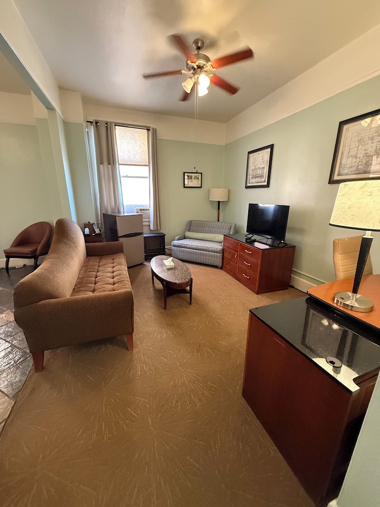 Signature Studio Suite photo 3