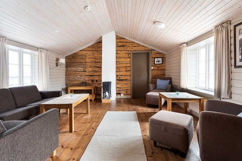 Traditional Cottage, 2 Bedrooms - Photo 5