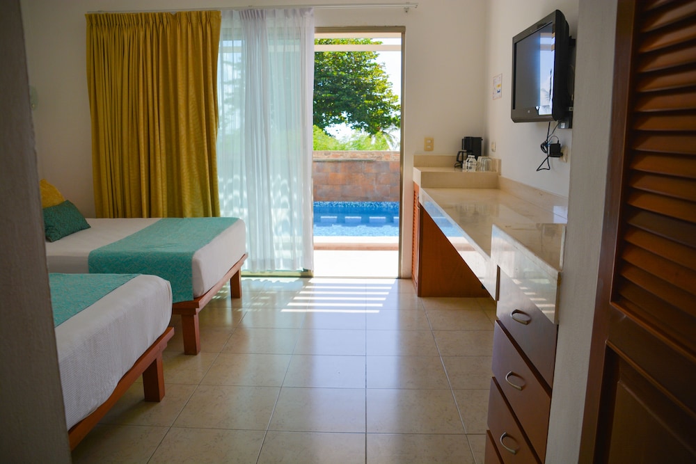 Standard Room, 1 Bedroom, Ocean View, Oceanfront - Photo 13