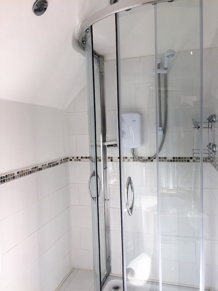Apartment, Private Bathroom - Photo 5