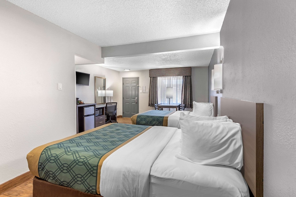 Standard Room, 2 Queen Beds, Non Smoking - Photo 3
