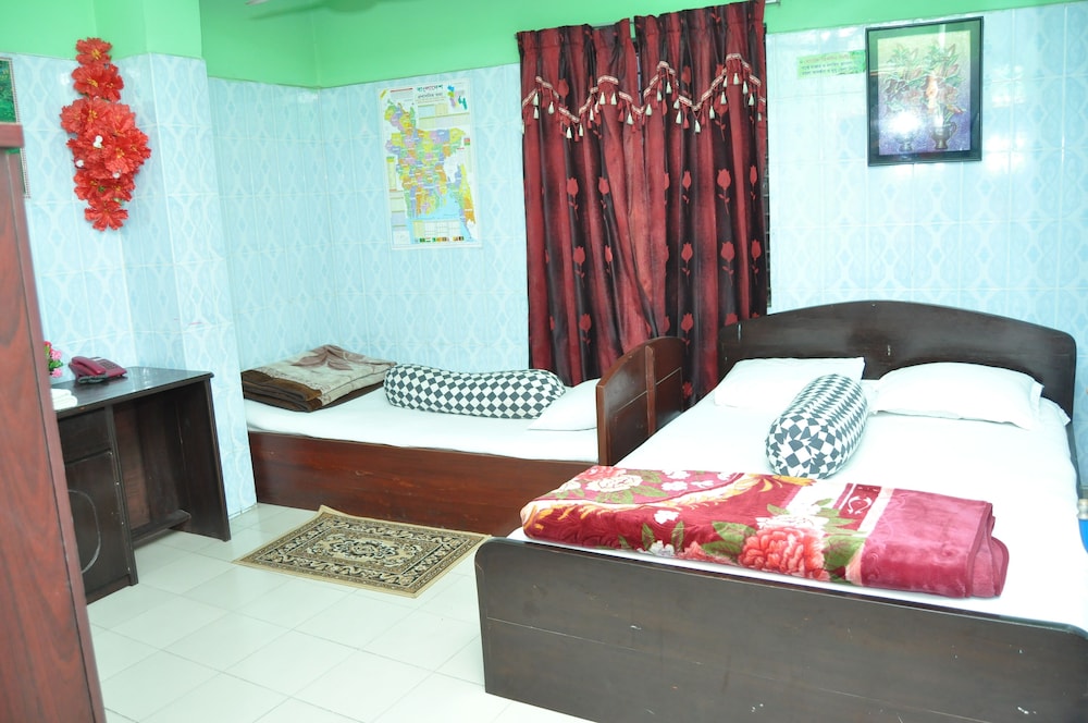 Economy Triple Room photo 1