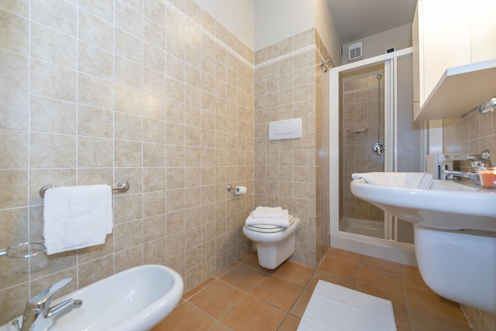 Family Apartment, 1 Bedroom, Lakeside (Porto Letizia Tulipano 6)