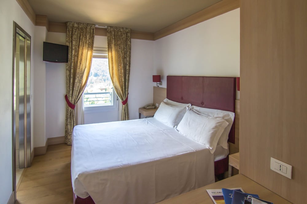 Classic Quadruple Room (with Spa Access) - Photo 1