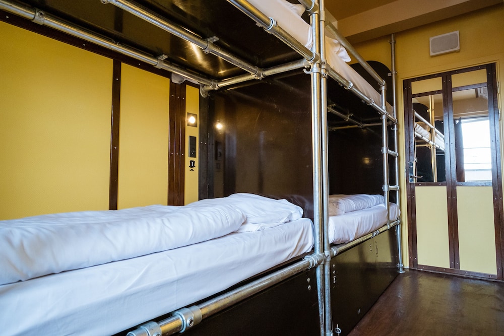 4 Bed Private Room With Shared Bathroom