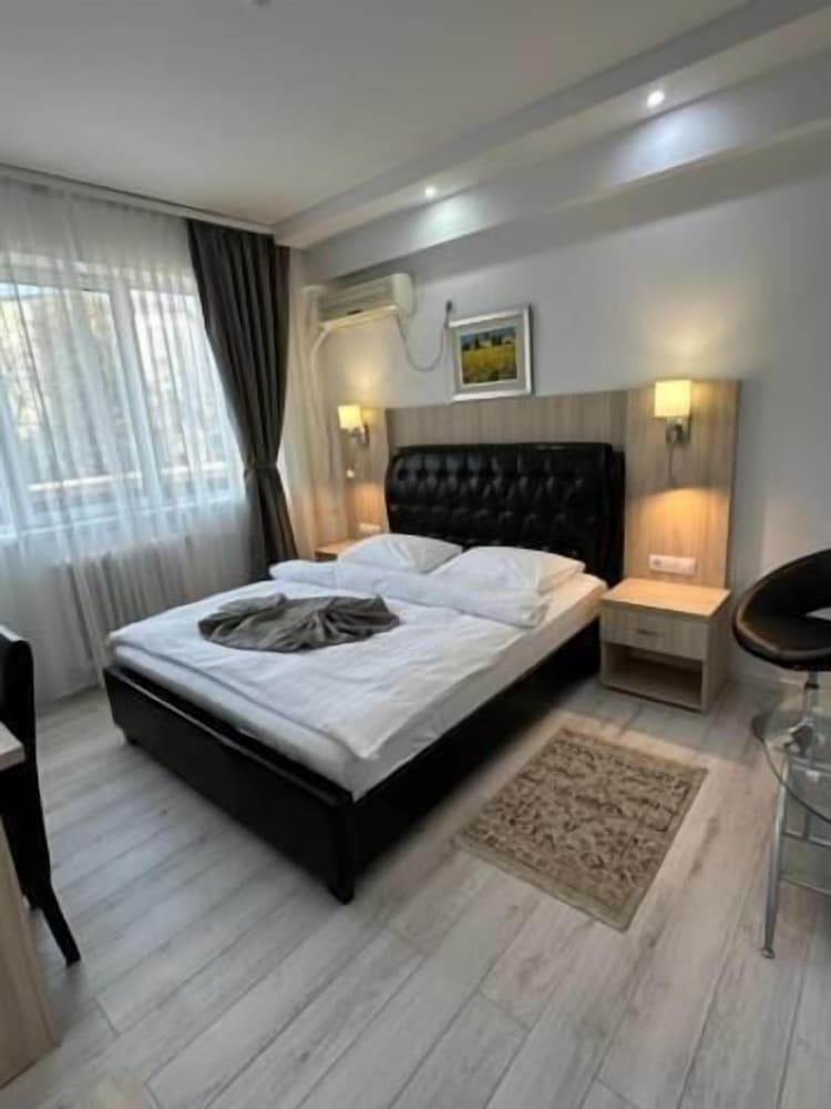 Queen Room photo 3