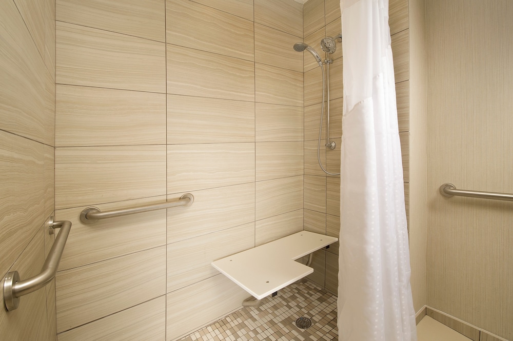 Standard Room, Multiple Beds - Photo 3