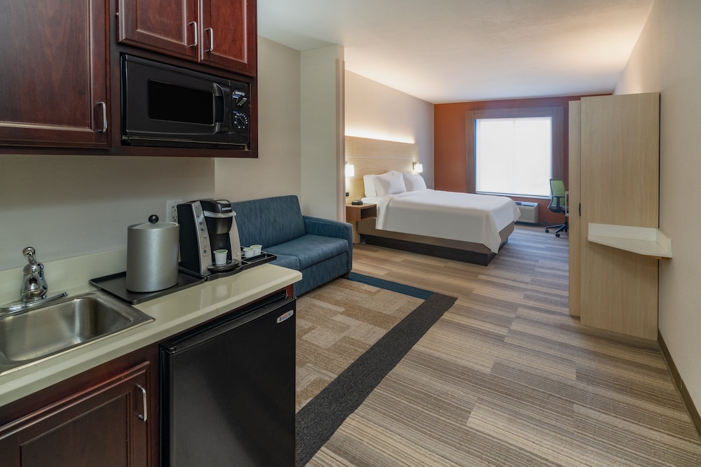 Suite, 1 King Bed with Sofa bed, Accessible (Communications, Accessible Tub) - Photo 4