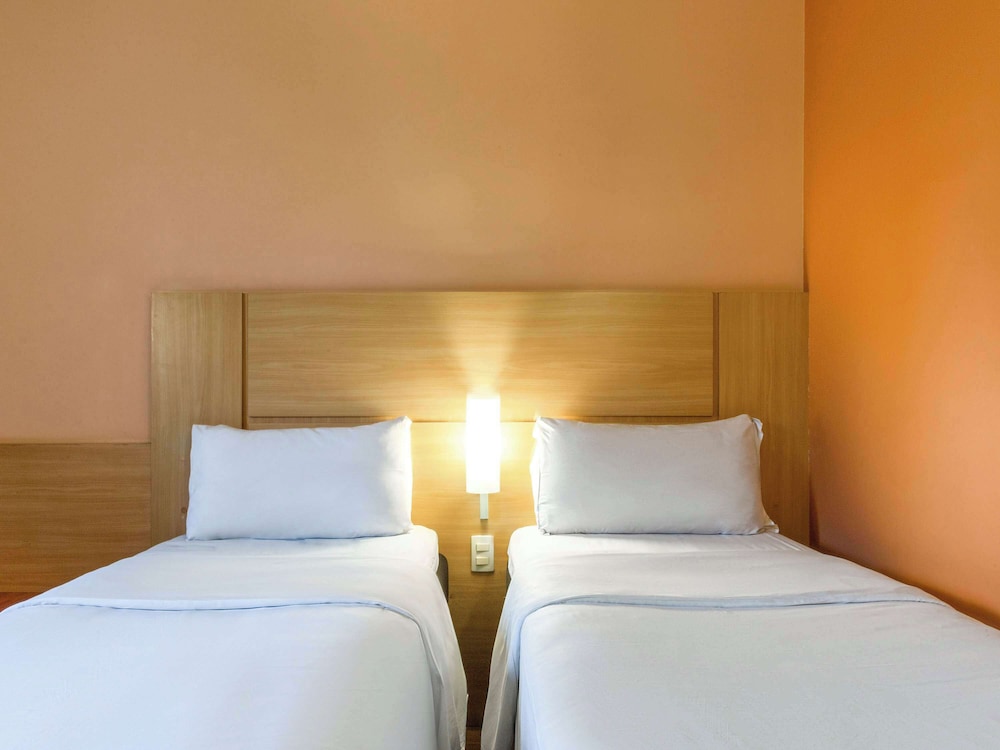 Standard Room, 2 Twin Beds - Photo 5