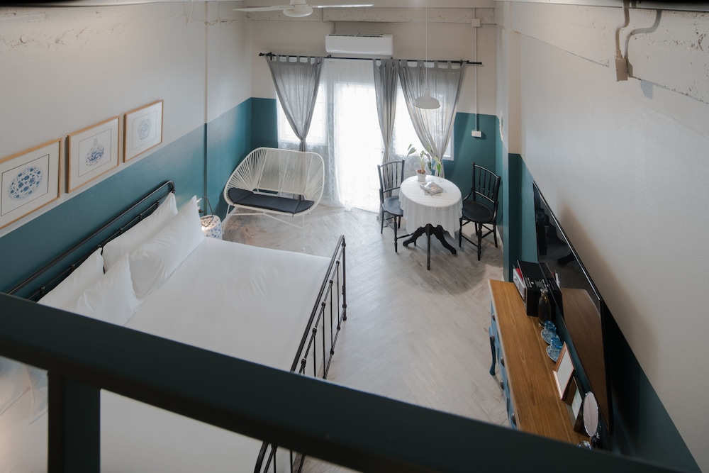 Deluxe Double Bed with Loft Bed - Photo 5