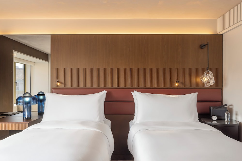 Fairmont Gold, Signature Twin Room, 2 Queen Beds, Club Lounge Access - Photo 1