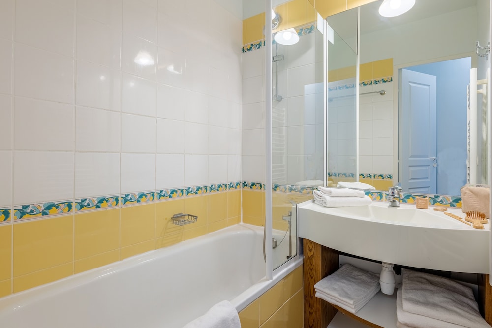 Appartement 6 personnes - 1 chambre + 1 coin nuit - Vue Montagne dégagée photo 2
