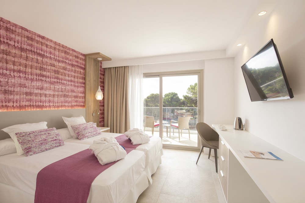 Superior Double Room Single Use (Plus) Superior Double Room Single Use (Plus)