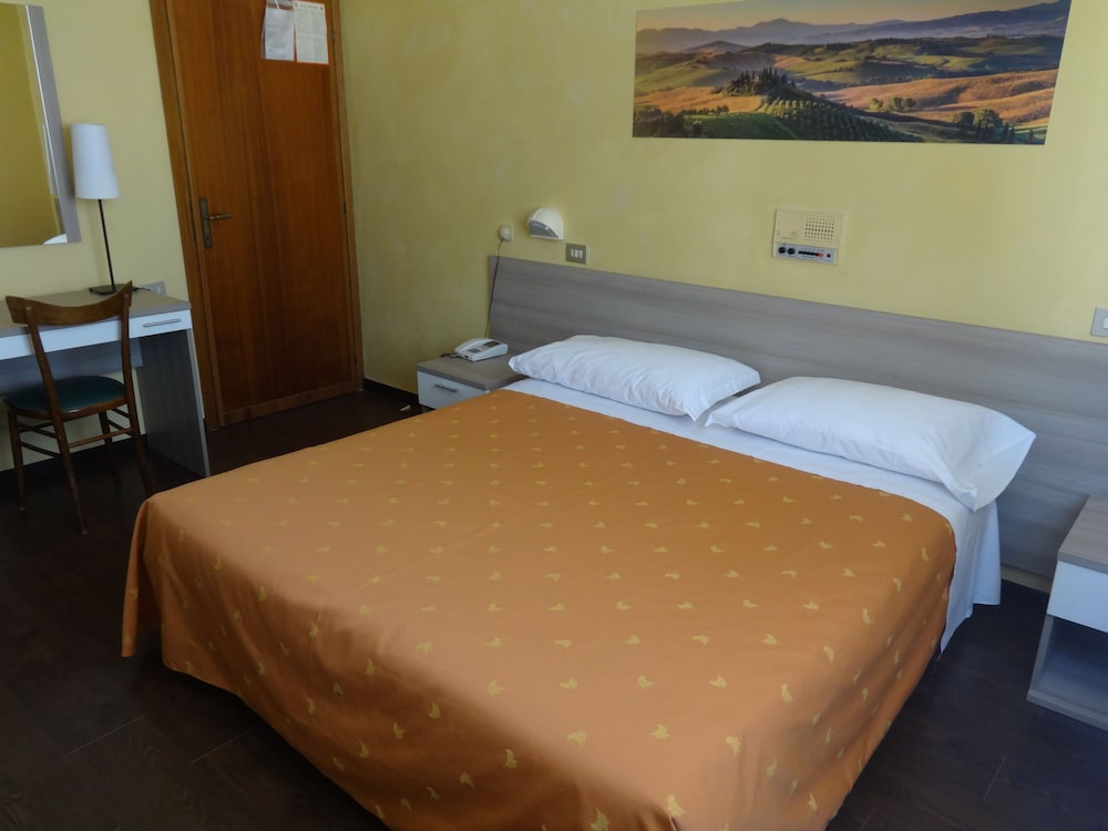 Double or Twin Room photo 3