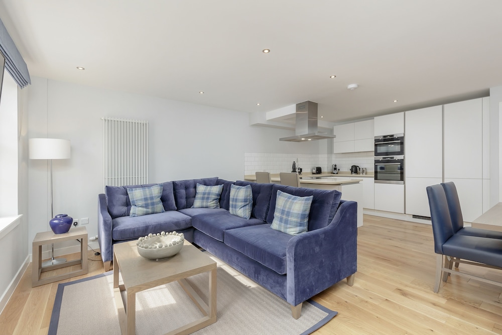 Superior 3 Bed Apartment