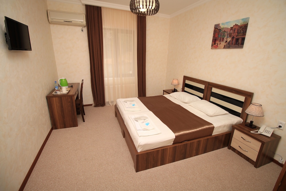 Economy Double Room photo 2