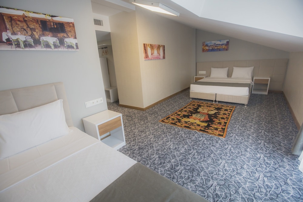 Family Suite, 1 Bedroom, Lanai, City View photo 1