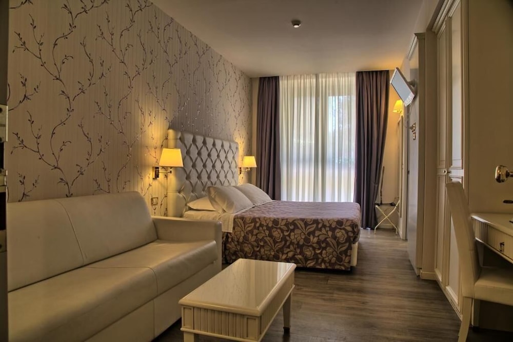 Exclusive Double or Twin Room photo 1