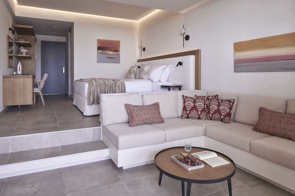 Junior Suite Forest View with Cozy Private Pool (Accessible) - Photo 2